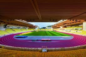 主动拎包 赵睿深夜外出约会 恋情曝光真相浮出水面